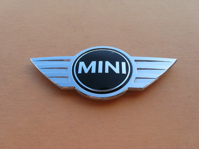 16 17 18 19 MINI COOPER CLUBMAN FRONT EMBLEM LOGO BADGE SIGN  OEM USED A48168
