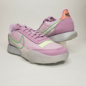 light pink nike running shoes