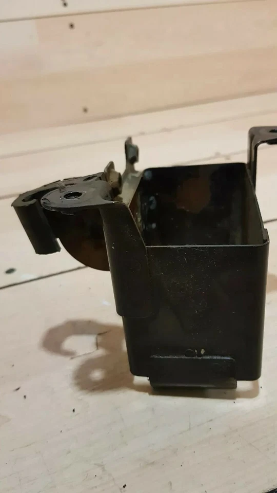 Kawasaki KE100 1982 OEM caja de batería, 32097-1009 Foto 2 de 4