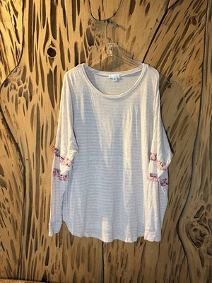 LA Threads Striped Long Sleeve Top with Floral Accents. Size 2X #spring