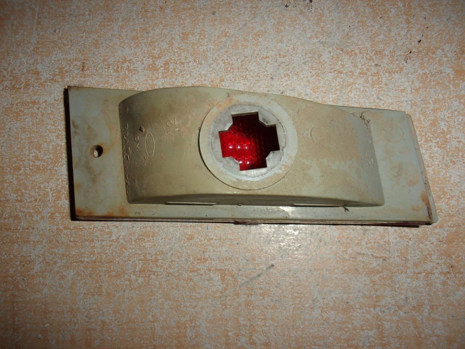 Ford LTD Crown Victoria 1979-1987 lente de luz de señalización lateral izquierda del conductor OEM Foto 3 de 3