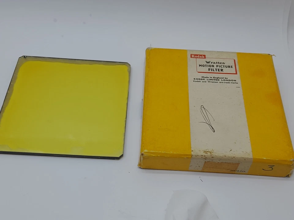 KODAK WRATTEN YELLOW 3 4X4" SQUARE GLASS MOTION PICTURE FILTER IN ITS BOX - Image 3 of 4