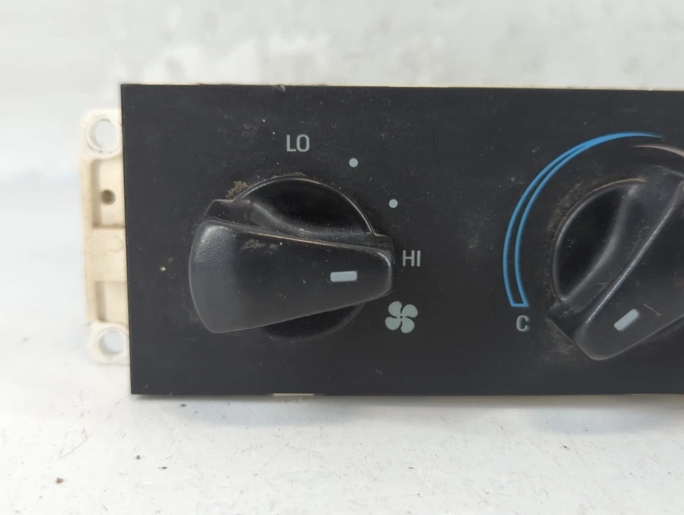 1995-1996 Ford F-150 aquecedor CA controle climático AVH7E - Imagem 3 de 4