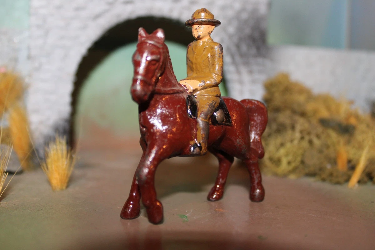 ORIGINAL GREY IRON CAST TOY OFFICER SOLDIER ON HORSE FIGURE -1930