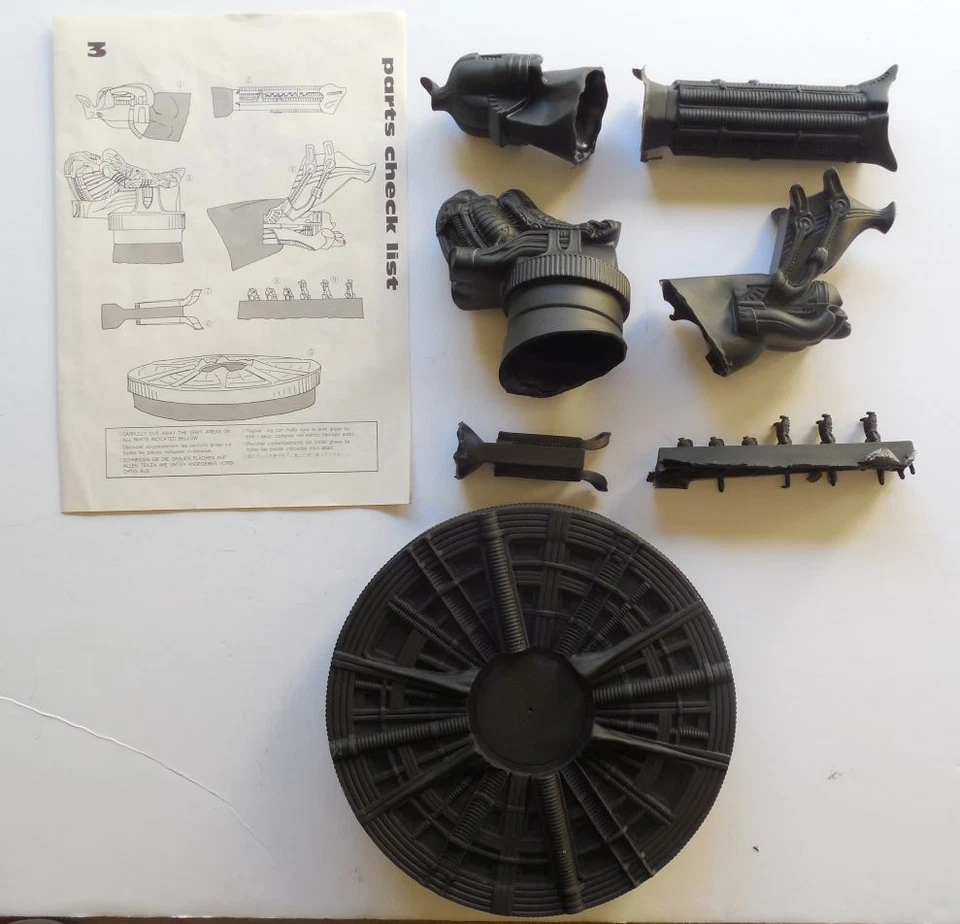 Alien Space Jockey With Astronauts 1/60 Halcyon Vinyl Model Kit HT04 H.R. Giger - Image 2 of 4