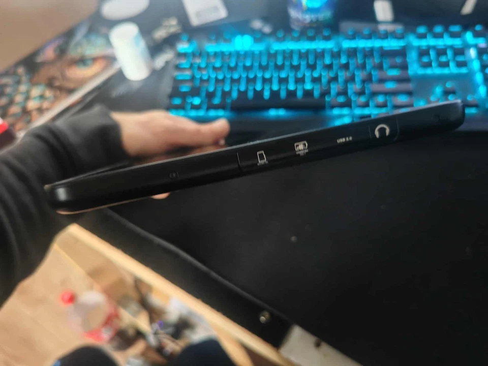 Zebra ET50PT 10.1" Tablet – Intel Atom Z3745, 2GB RAM, 32GB Storage, Linux Mint - Image 3 of 4