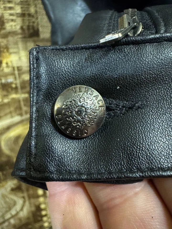 Very Rare 1990's Versace V2 Classic Black Leather Size M - Image 3 of 4