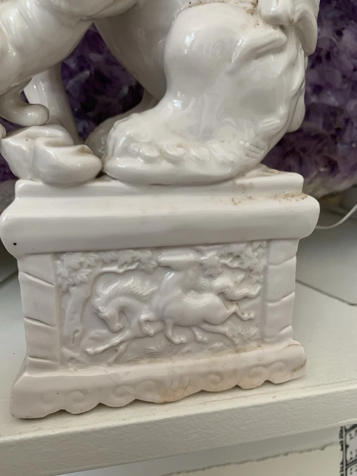 古董中国瓷器 Blanc De Chine Foo 狗带 2只小狗罕见守护狮子 — 第 3/4 张图片