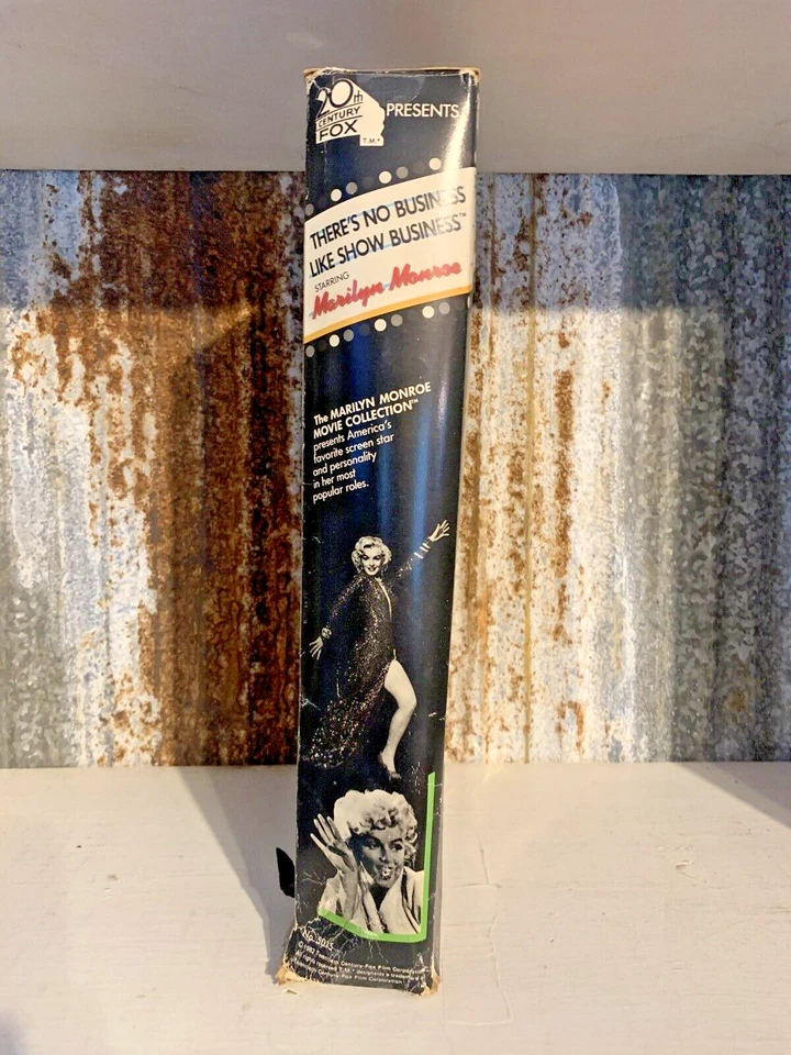 NOVA BONECA 1982 MARILYN MONROE NÃO HÁ NEGÓCIOS COMO SHOW BUSINESS-Caixa Danificada - Imagem 2 de 4