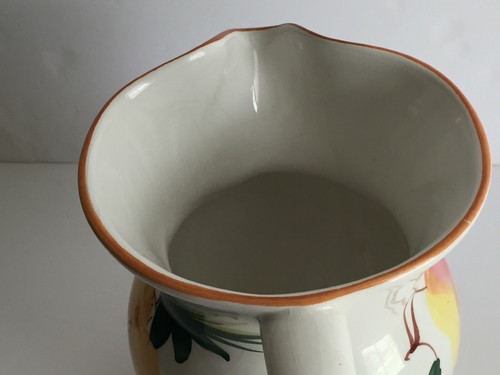 Jarra jarra de colección hecha en Italia fruta/hojas temática cerámica pellizcada boca 6,5"T - Imagen 5 de 12