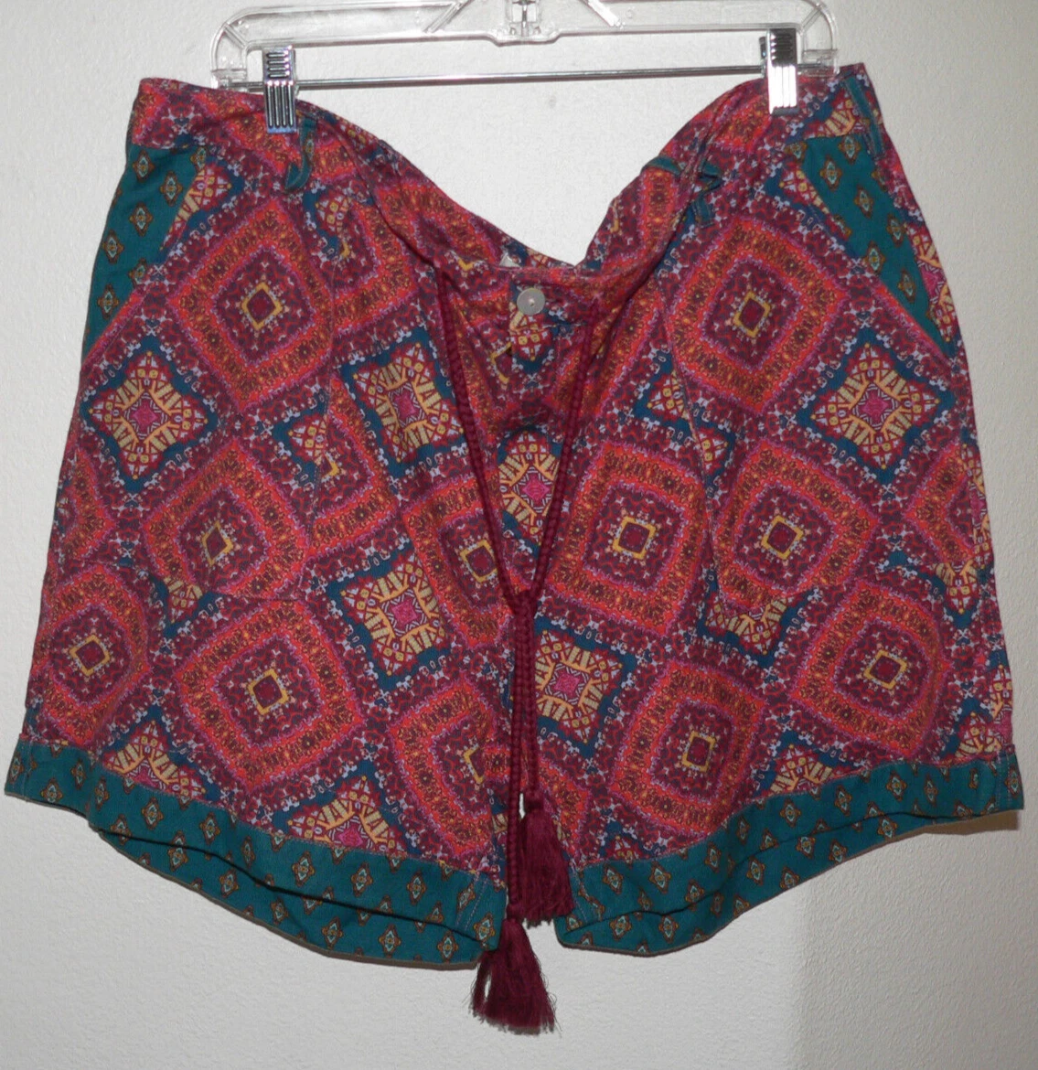 Women's sundance size XL Multi-color Geometric Print Linen/Cotton Blend Shorts