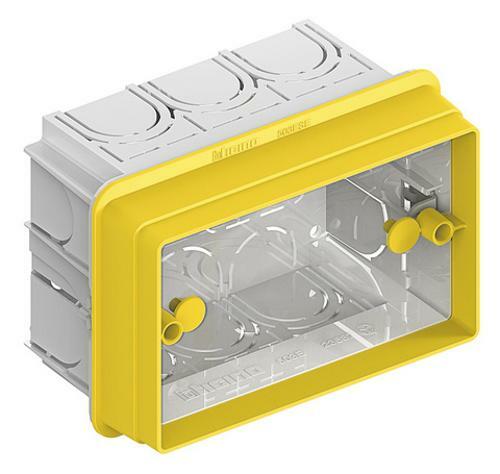 Boîte D'encastrement Bticino 331130 Terraneo, 3 Modules, Avec Cadre, Argenté, Neuf
