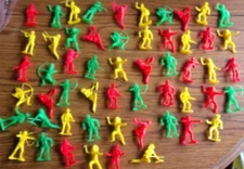 (55 pcs) Vintage Toy Plastic : COWBOYS & INDIANS - like tim mee mpc (VG)