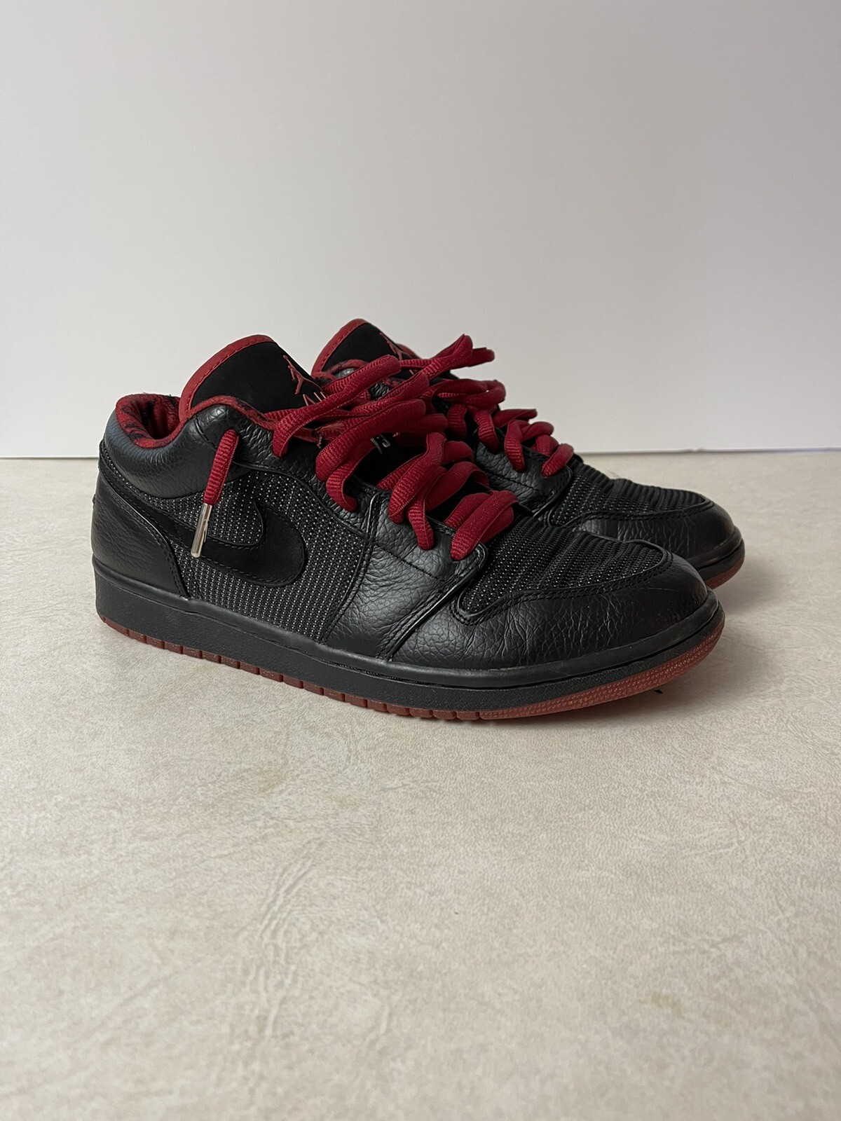 jordan 1 retro low black metallic silver varsity red
