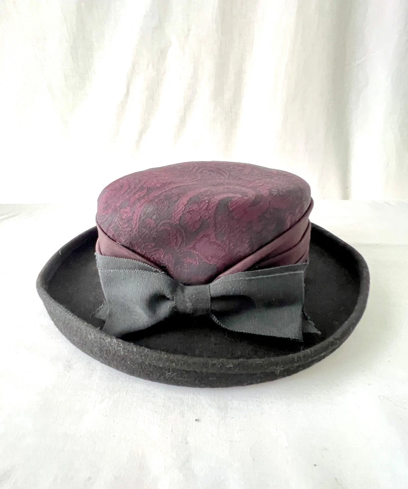 Chapéu Whittall & Shon 100% lã, padrão paisley preto e roxo excelente! - Imagem 4 de 4