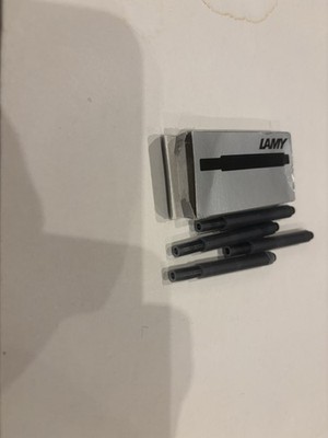 Vier Lamy Füllfederhalter Tintenpatronen.  Refill T10 fasst je 1,25 ml Tinte.