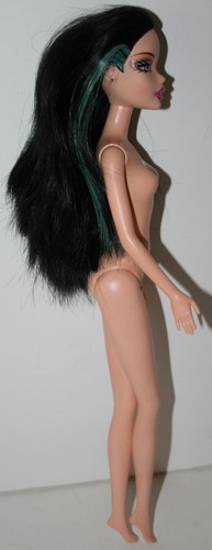 Mattel My Scene Barbie Doll ROLLER GIRL NOLEE Blue Streaked Hair Pierced Ears - Picture 14 of 17