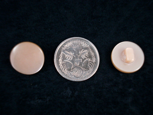 Buttons 14mm Fawn 30pc Sewing Clothing Crafts Sew Dressmaking - Picture 2 of 2