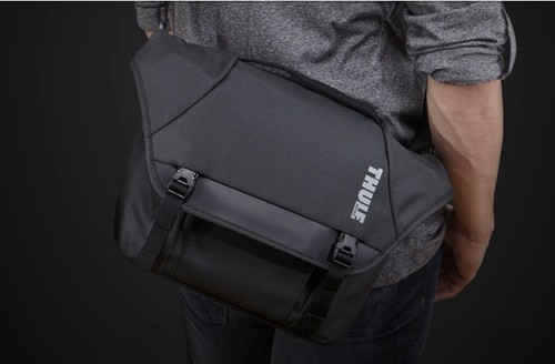 Grand sac messager pour appareil photo reflex numérique Thule Covert TCDM-101 259 $ avec étui amovible. - Photo 2 sur 18