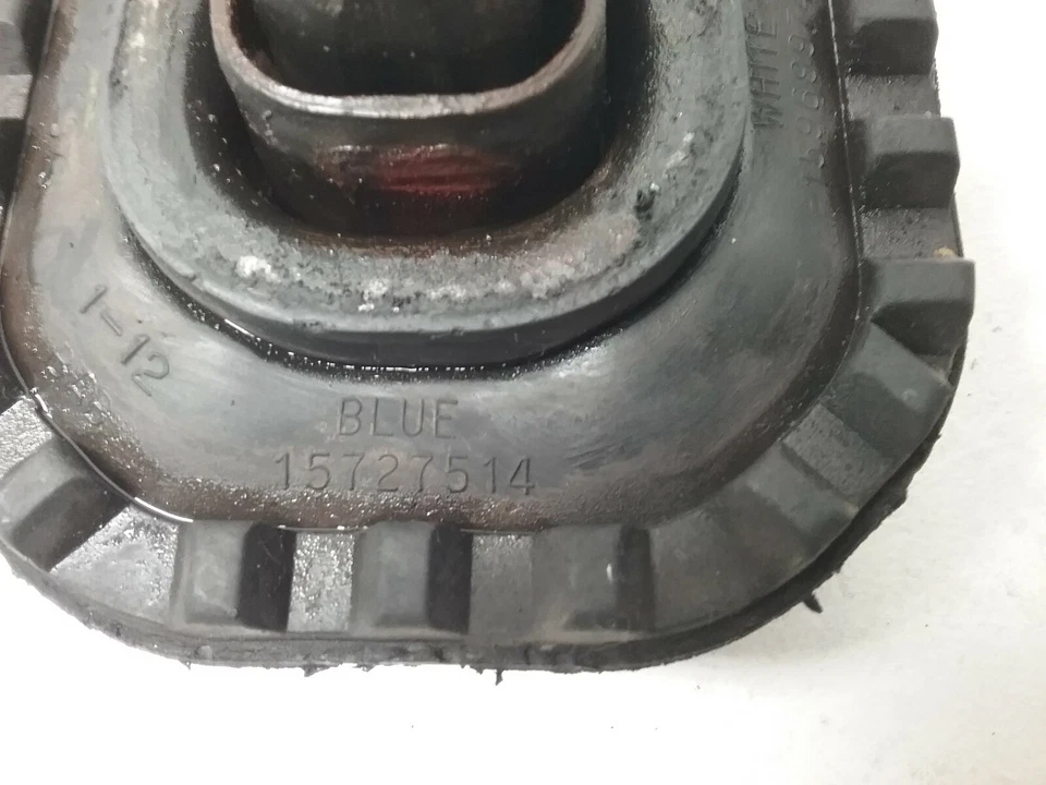 2000 Chevy Express 1500 ( Van) Body Mount Frame Cushion  15727514  5.0L  V8  2WD Foto 2 de 4