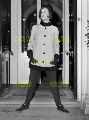 Foto - Jill Leslie Models Ski Outfit, Christian Dior Fashion Show London 1964