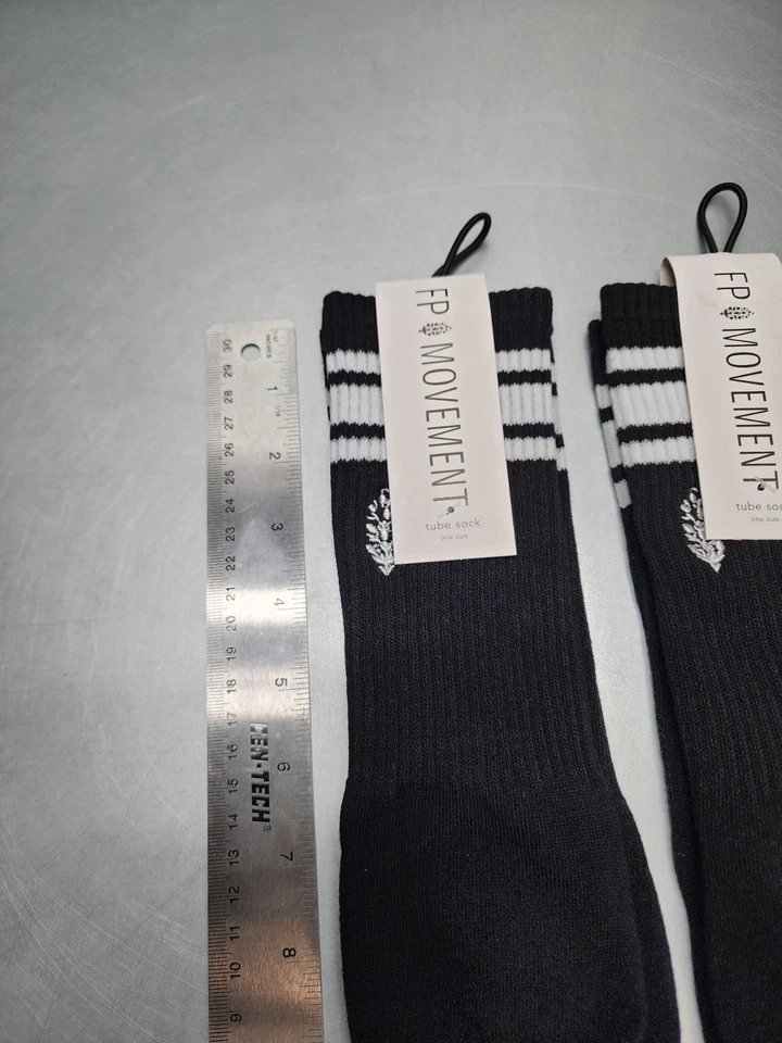 3 PACOTES de meias tubulares Free People FP Movement clássicas listradas retrô femininas - Imagem 4 de 4
