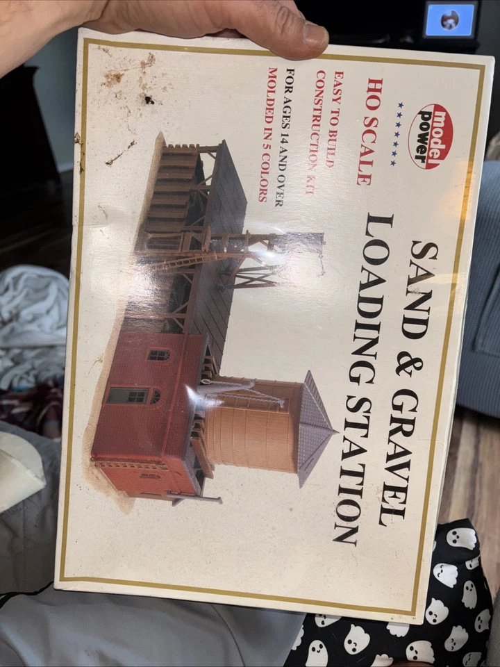 HO Scale - Sand & Gravel Loading Station, Building Kit, MDP-617 #fr - Image 2 of 4