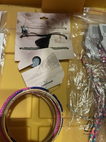 Lote de 23 piezas de joyería al por mayor/revendedor NUEVO Am Eagle Xhilaration Kohls Dept Store - Imagen 12 de 15