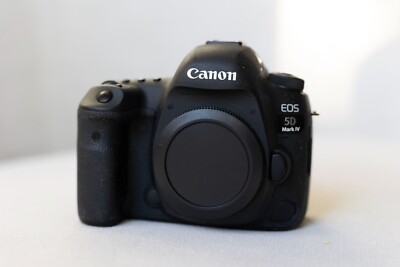 Canon EOS 5D Mark IV Camera (Body only) used comes with rubber silicon cover