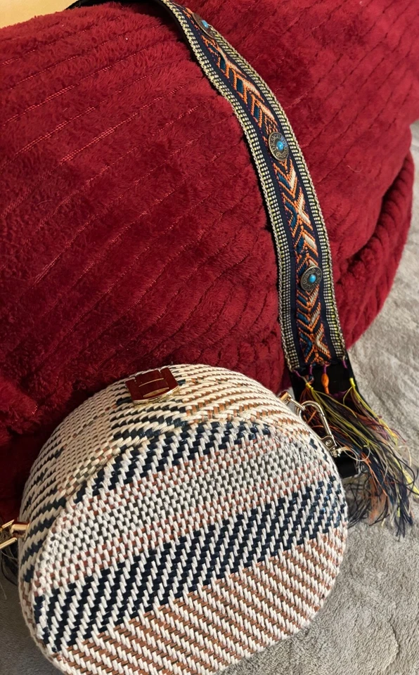 )Desigual Southwest Circular Forma de Cantina Transversal, Agulha de Trabalho e Alça de Pedra - Imagem 2 de 4