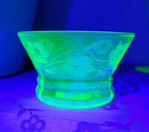 Vintage green uranium glass/depression glass flat sherbet cup GLOWS