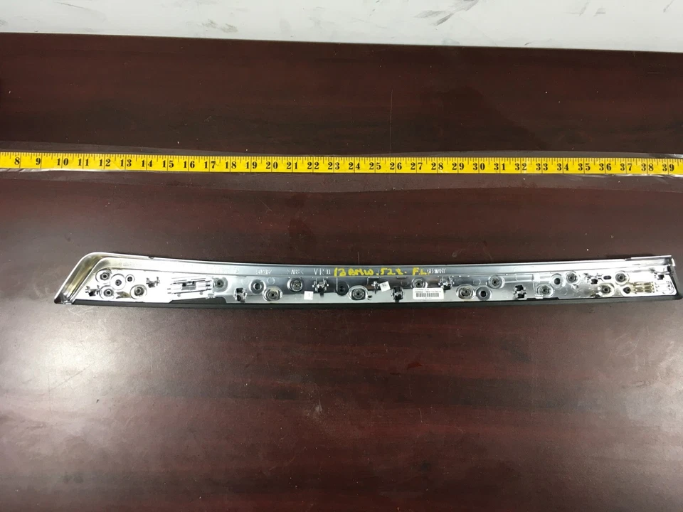 BMW 528i 535i 550i 2011-2016 panel puerta delantera derecha moldura 7225552 OEM. Foto 2 de 4