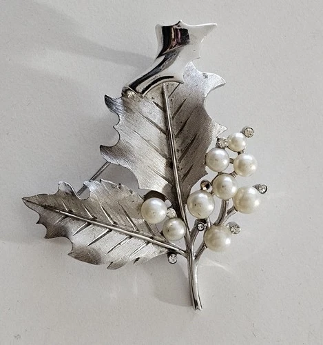 Vintage Crown Trifari Silvertone Brooch W/ Faux Pearl Rhinestones Estate Jewelry