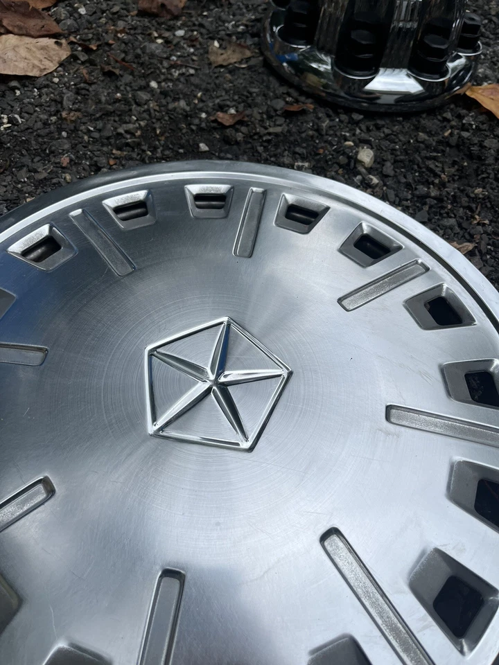 Juego de 4 tapacubos de 13" Mopar 1985-89 Dodge Aries/Omni & Plymouth Horizon OEM Foto 4 de 4