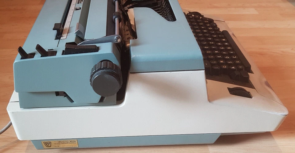 ROBOTRON 202 ELEKTRISCHE SCHREIBMASCHINE ORIGINAL DDR VEB KOMBINAT - Bild 4 von 4