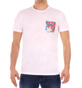 maglietta bianca con taschino