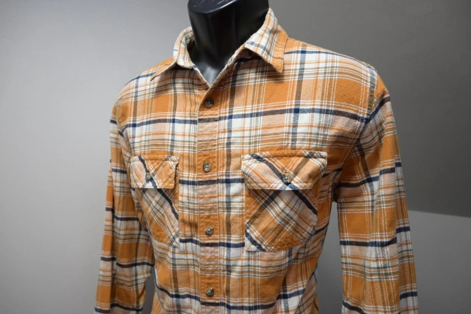 Camisa de franela con botones a cuadros caqui de montaña calce clásico para hombre talla mediana Foto 2 de 4