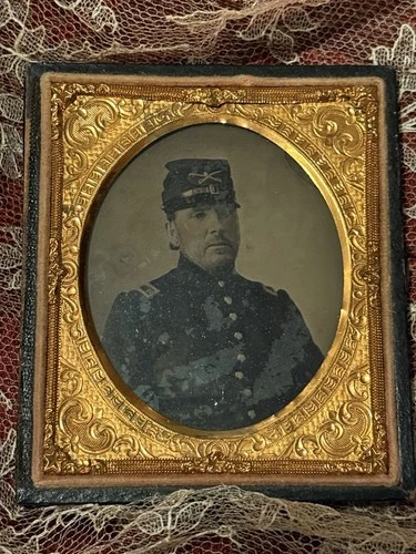 Antique 1860s Ambrotype Photograph Of Civil War Union Soldier EXCELLENT