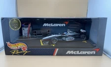 Hot Wheels Racing McLaren Mercedes MP4-14 Mika Hakkinen Fuel Station 1:24 Scale
