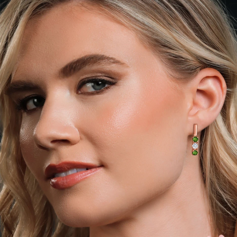 Pendientes colgantes enchapados en oro rosa de 18 quilates cromo diopsido moissanita (1,50 Foto 4 de 4