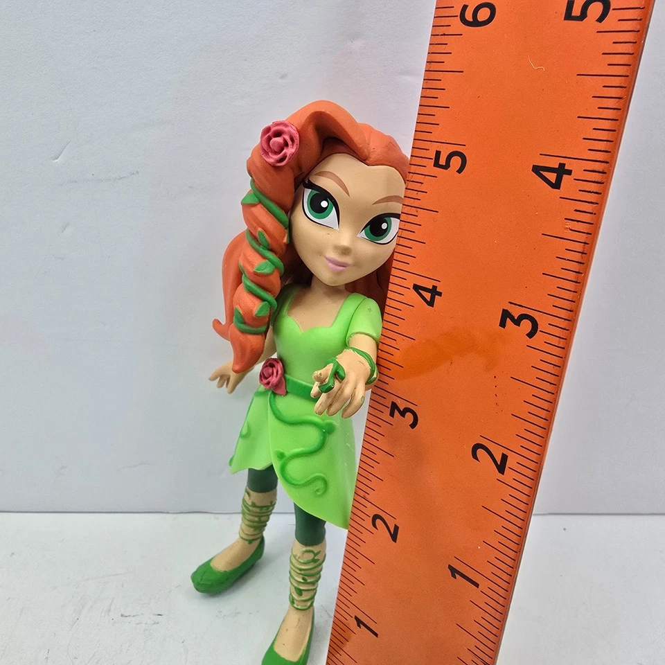 DC Super Hero Girls Poison Ivy Rock Candy 5" Figura Vinilo Trenza de Pelo Juguete Verde Foto 2 de 4