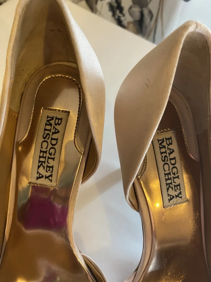 Badgley Mischka Women'sBlush Colored Dress Heels with Rhinestone Brooch 6.5 - Image 3 of 4