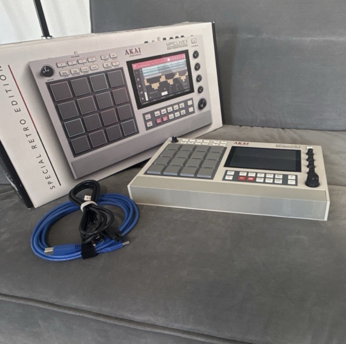 Akai MPC Live II Sampler & Sequencer Retro Edition WhitE USB | eBay