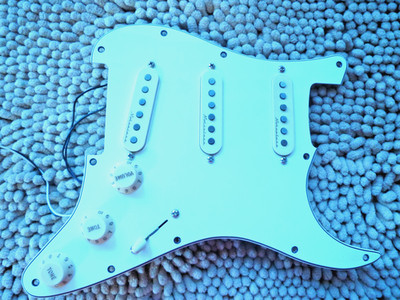 Fender Player Plus Noiseless Stratocaster Pickups Loaded Parchment Pickguard