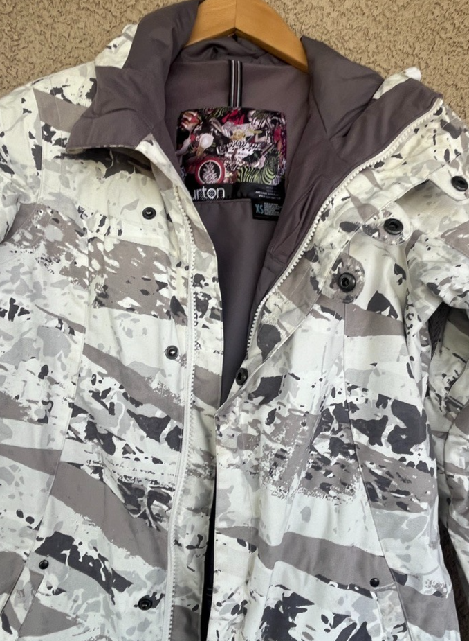 BURTON DRYRIDE スノボジャケットM相当 総柄 レディース 美品 Burton DryRide Gray White Camo Winter Snowboard Snow Ski Jacket