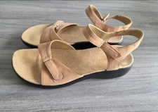 Easy Spirit Happy Ends Style Tan Sandals Sz. 9.5