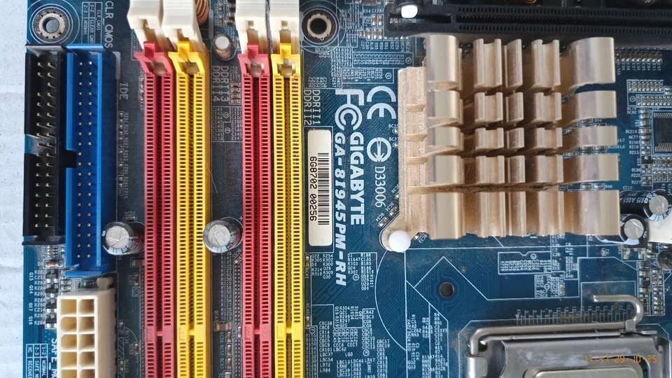 Motherboard Gigabyte GA-8I945PM-RH Lga 775 + Pentium D 915 + 4GB DDR2 667 - Imagen 2 de 4