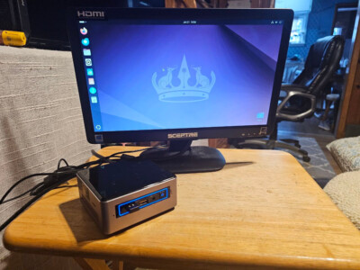 Intel NUC7I3BNH Micro Tower
