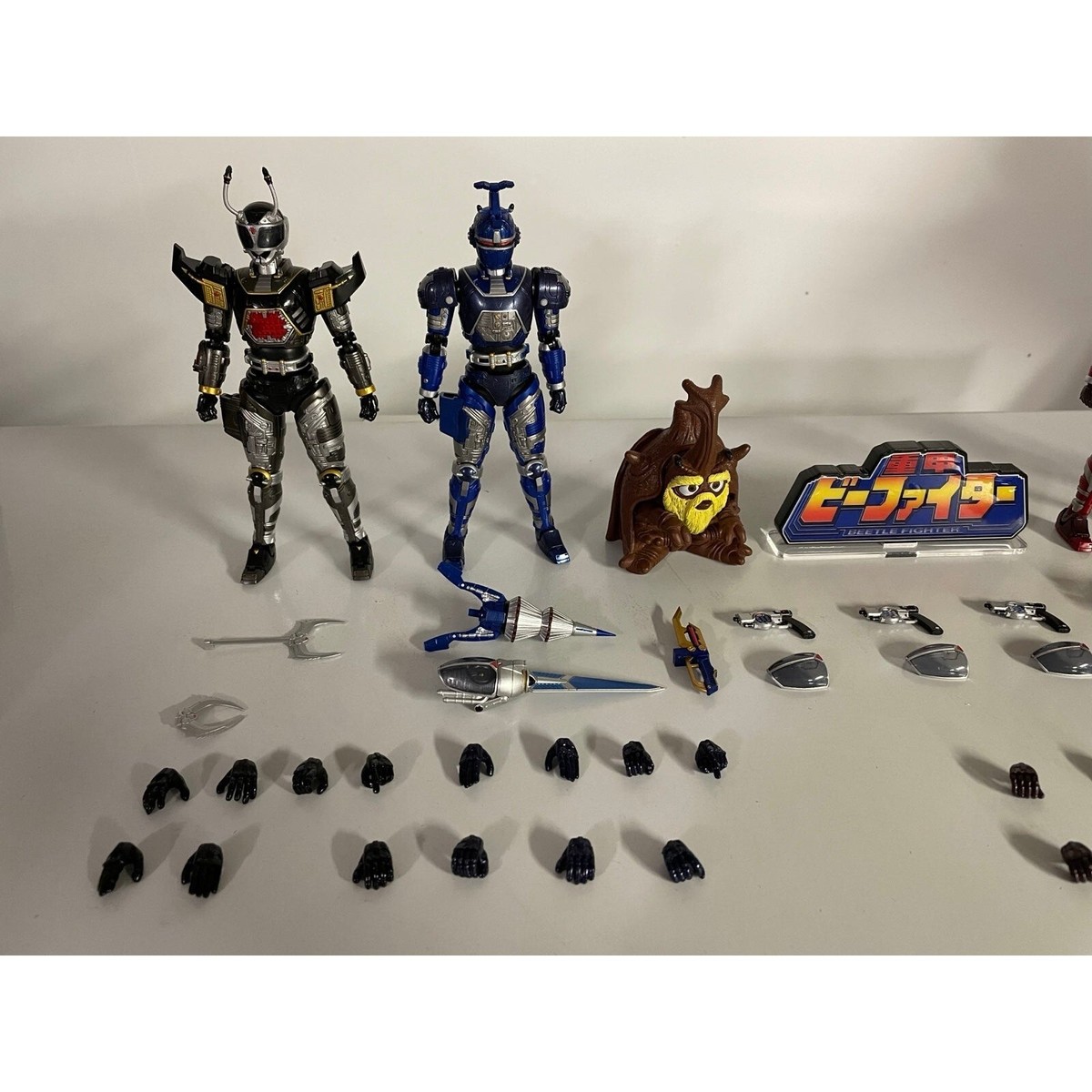 S.H.Figuarts Blue Black Beet + G.Stag & Reddle Beetle Fighter
