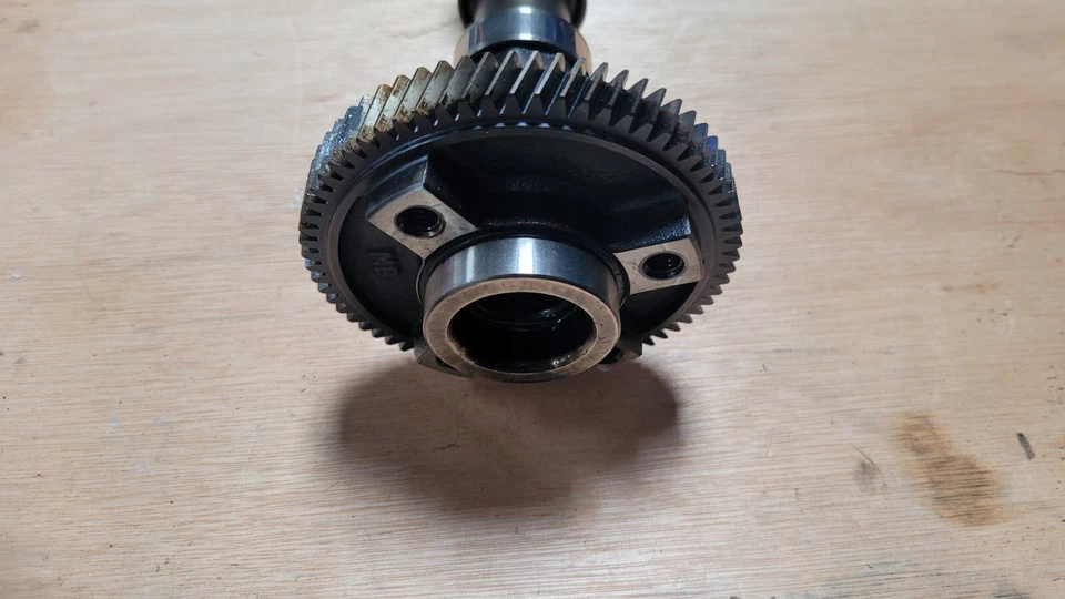 Распредвал дизельного двигателя KIA SPORTAGE 2017 MK4 2.0 D4HA 24210-2F010 - Изображение 2 из 3